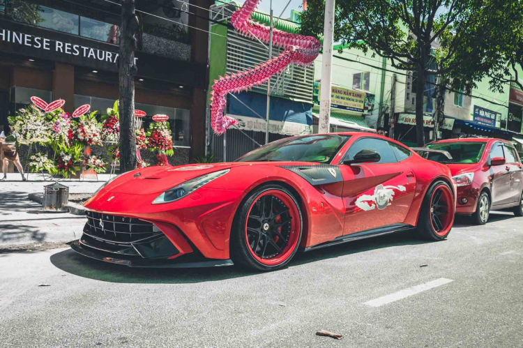 Siêu xe Ferrari F12berlinetta độ body thân rộng tại Việt Nam lên báo nước ngoài