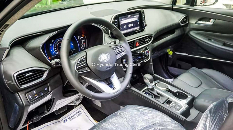 Hyundai SantaFe 2019 máy xăng bản Đặc Biệt đã xuất hiện tại đại lý ở TP.HCM