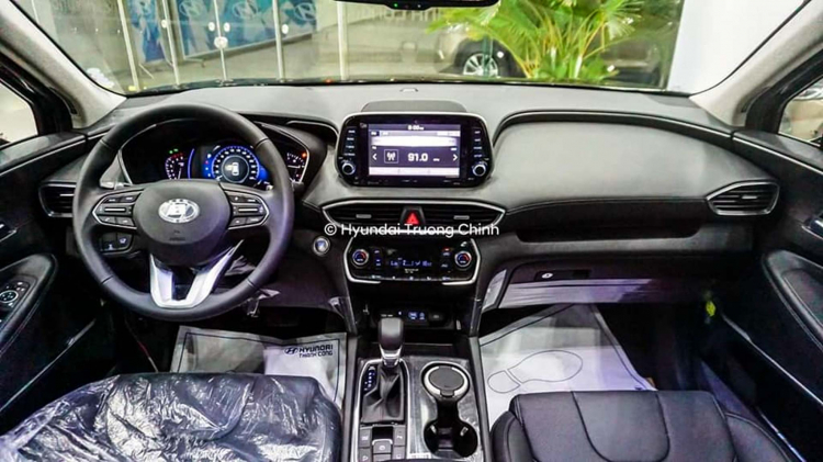 Hyundai SantaFe 2019 máy xăng bản Đặc Biệt đã xuất hiện tại đại lý ở TP.HCM