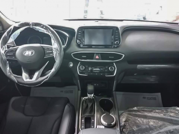 Hyundai SantaFe 2019 máy xăng bản Đặc Biệt đã xuất hiện tại đại lý ở TP.HCM