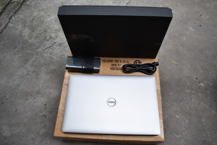 Dell XPS 15 9560 I7-7700HQ /16/ 512/ GTX 1050 nguyên hộp giá 32 triệu.