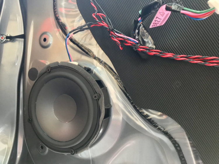 Nâng cấp âm thanh jbl lên 9 loa cho Mitsubishi Outlander