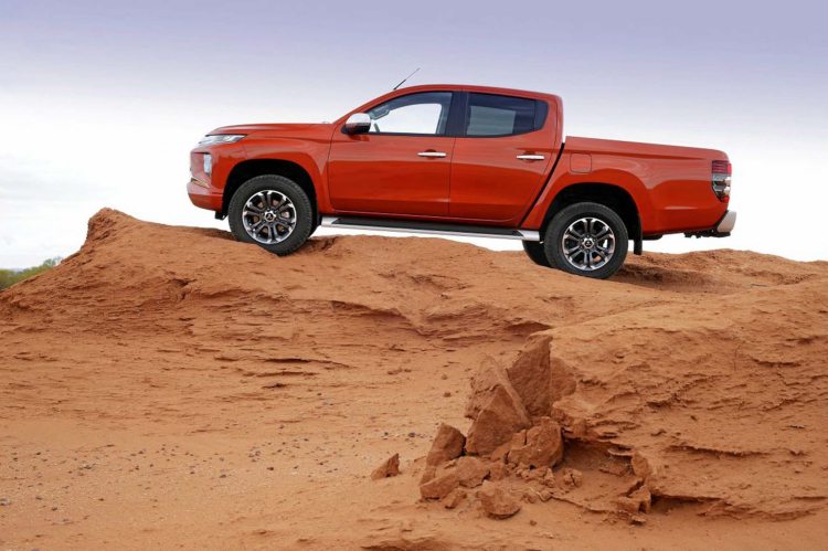 Mitsubishi Triton 2019 ra mắt; có thêm chế độ off-road; vẫn sử dụng máy dầu 2.4L MIVEC