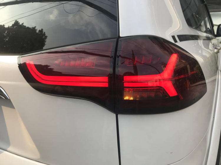 Em khoe đèn hậu Pajero Sport Em khoe đèn hậu Pajero Sport