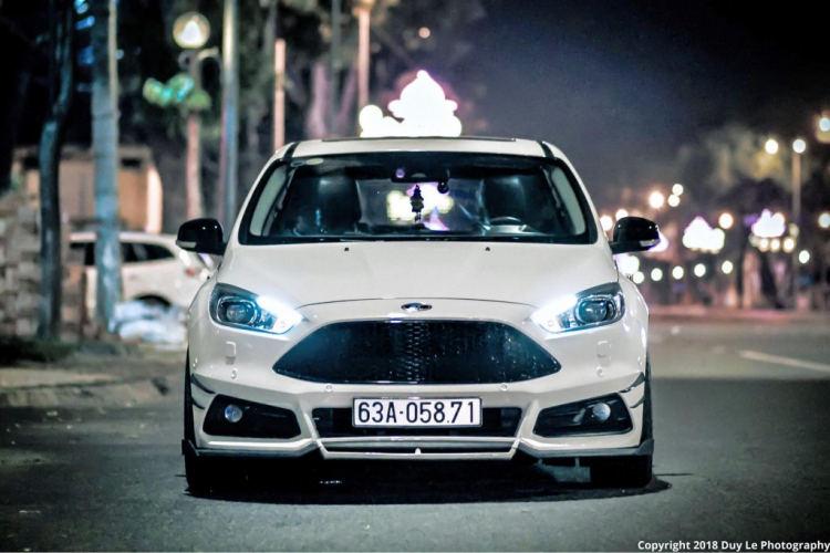Đại lý Ford lên sẵn bodykit RS thể thao cho Focus hatchback Đại lý Ford lên sẵn bodykit RS thể thao cho Focus hatchback