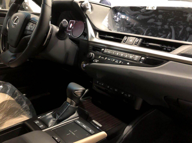 Lexus ES 2019 phiên bản ES250 đã có mặt tại đại lý Lexus TP.HCM