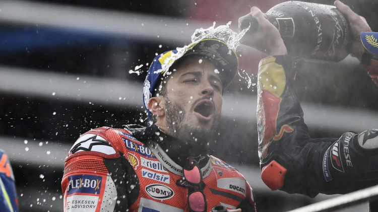 [MotoGP] Dovizioso chiến thắng trong khi Pol Espargaro giành podium đầu tiên cho KTM tại Valencia