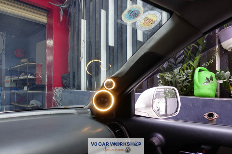 Vũ Car Workshop: Chuyên độ "âm thanh - hình ảnh - mâm - body" cho xe hơi. Vũ Car Workshop: Chuyên độ "âm thanh - hình ảnh - mâm - body" cho xe hơi.