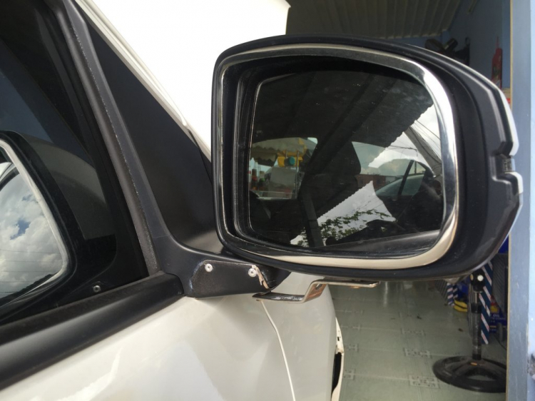 Nhức nhối nạn trộm gương ô tô