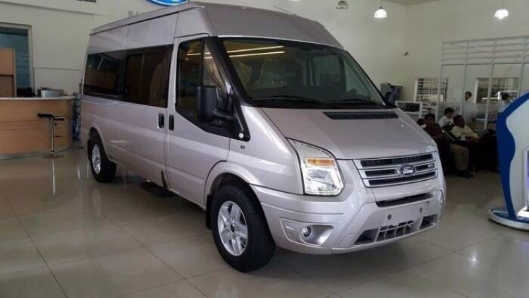 Ford Transit giá hấp dẫn diệp cuối năm