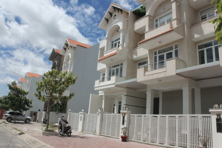 Bán lô đất 90m2(5 mét ngang).Cách TL15 800m