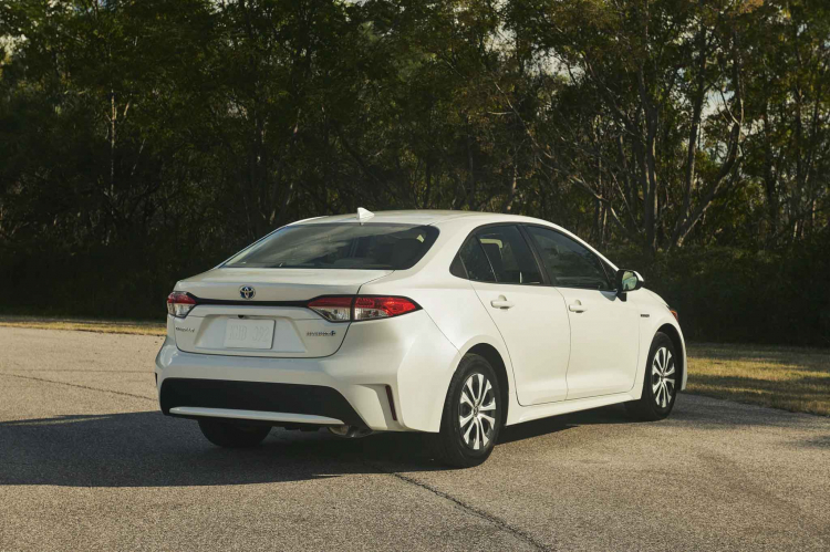 [LAAS2018] Toyota giới thiệu Corolla sedan cho thị trường Bắc Mỹ, tích hợp động cơ Hybrid từ Prius