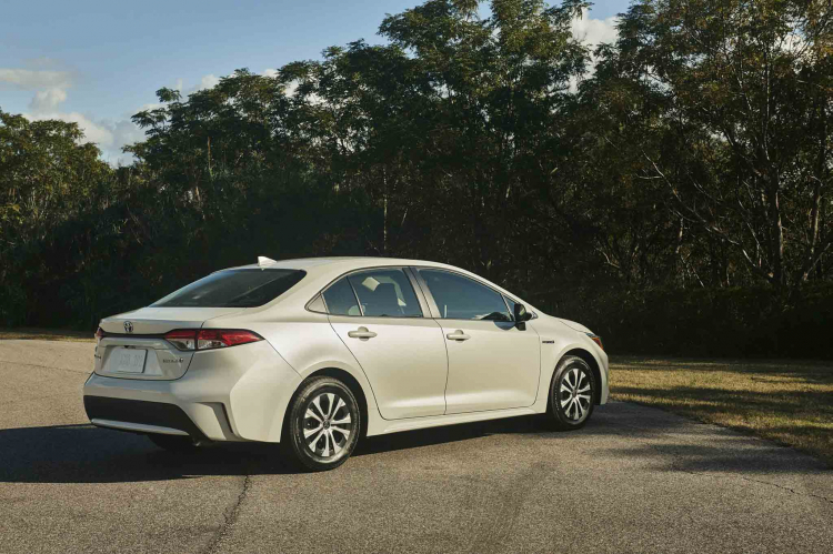 [LAAS2018] Toyota giới thiệu Corolla sedan cho thị trường Bắc Mỹ, tích hợp động cơ Hybrid từ Prius