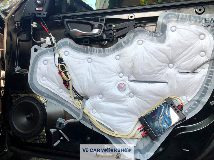 Vũ Car Workshop: Chuyên độ "âm thanh - hình ảnh - mâm - body" cho xe hơi. Vũ Car Workshop: Chuyên độ "âm thanh - hình ảnh - mâm - body" cho xe hơi.