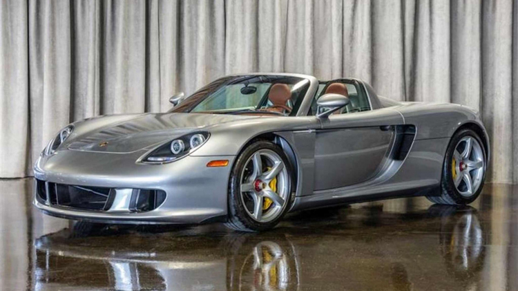 Porsche Carrera GT đời 2005 rao bán với giá hơn 1,5 triệu đô; chỉ mới lăn bánh 111km