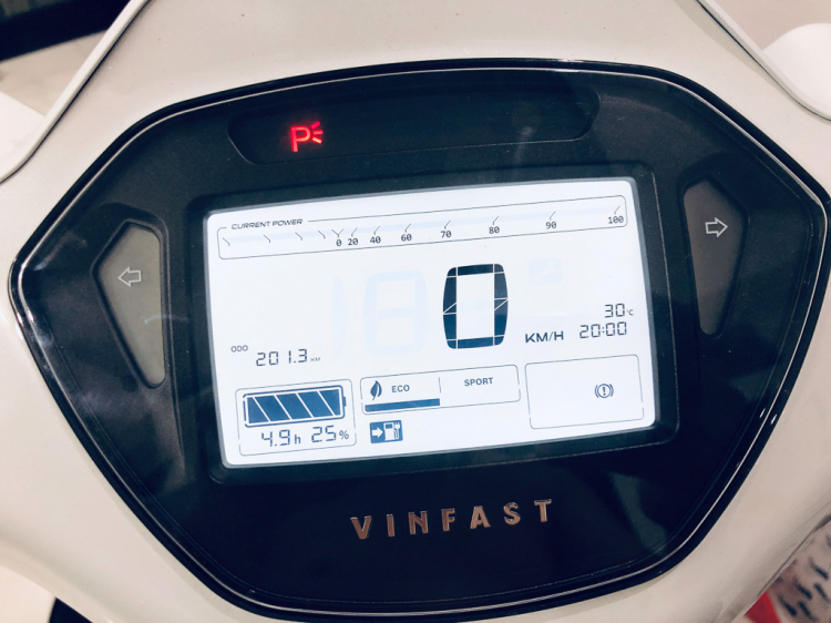 [Clip] Thử sạc đầy pin cho VinFast Klara Lithium; mất 5 giờ 42 phút