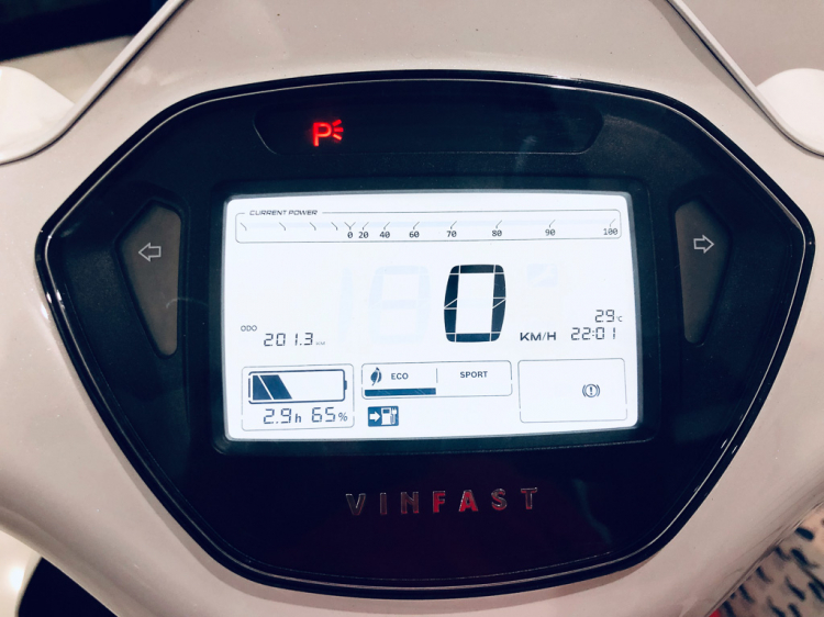 [Clip] Thử sạc đầy pin cho VinFast Klara Lithium; mất 5 giờ 42 phút