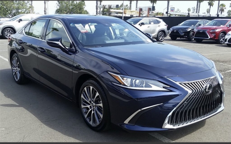 Em nên chọn Mercedes-Benz E250, GLC300 hay Lexus ES250? Em nên chọn Mercedes-Benz E250, GLC300 hay Lexus ES250?