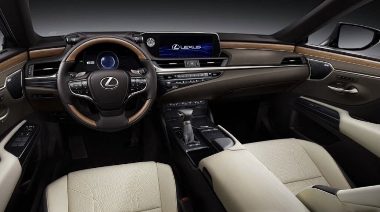 Em nên chọn Mercedes-Benz E250, GLC300 hay Lexus ES250? Em nên chọn Mercedes-Benz E250, GLC300 hay Lexus ES250?
