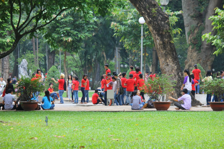 Vườn hoa của ... các bác! Em mời các bác vào đây ... trồng hoa ạ!