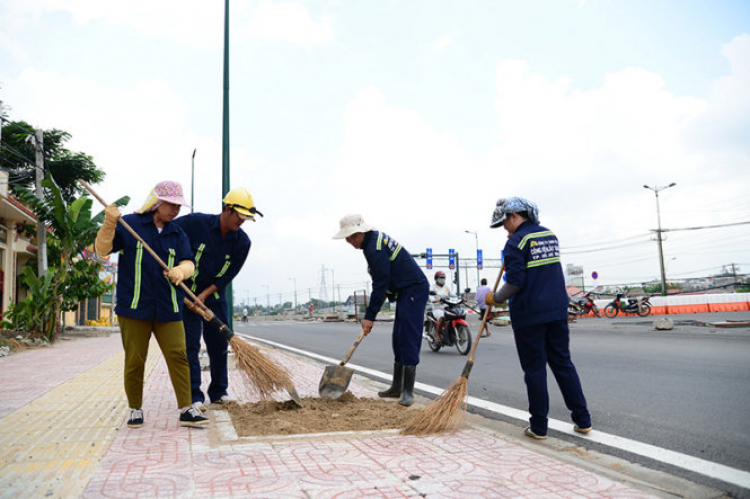 Xin hỏi lỗi đậu xe 4b trên vỉa hè