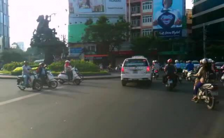 Chuyện Đi và Dừng ở vạch dừng trong giao lộ/vòng xoay.