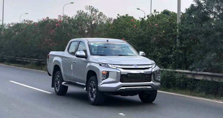 Mitsubishi Triton 2019 mới đã chạy thử tại Việt Nam, xe sắp ra mắt; mời các bác dự đoán giá bán?