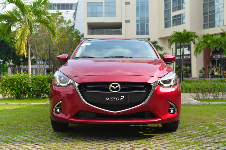 Mazda2 2018 ra mắt, trang bị đèn pha LED, vô lăng mới có lẫy chuyển số, kiểm soát gia tốc