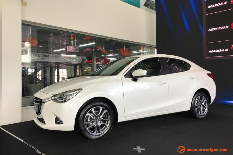 Mazda2 2018 ra mắt, trang bị đèn pha LED, vô lăng mới có lẫy chuyển số, kiểm soát gia tốc