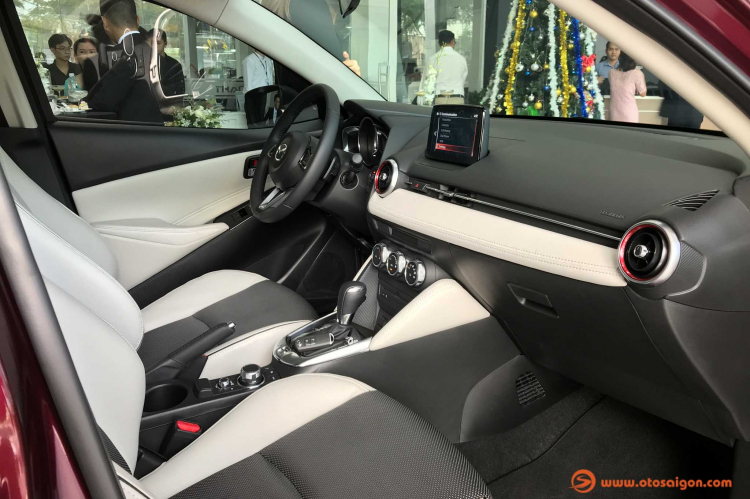 Mazda2 2018 ra mắt, trang bị đèn pha LED, vô lăng mới có lẫy chuyển số, kiểm soát gia tốc