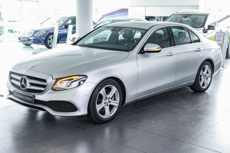 Bán Mercedes E250 2017 cũ, màu Bạc..chính hãng kèm ưu đãi cực sốc