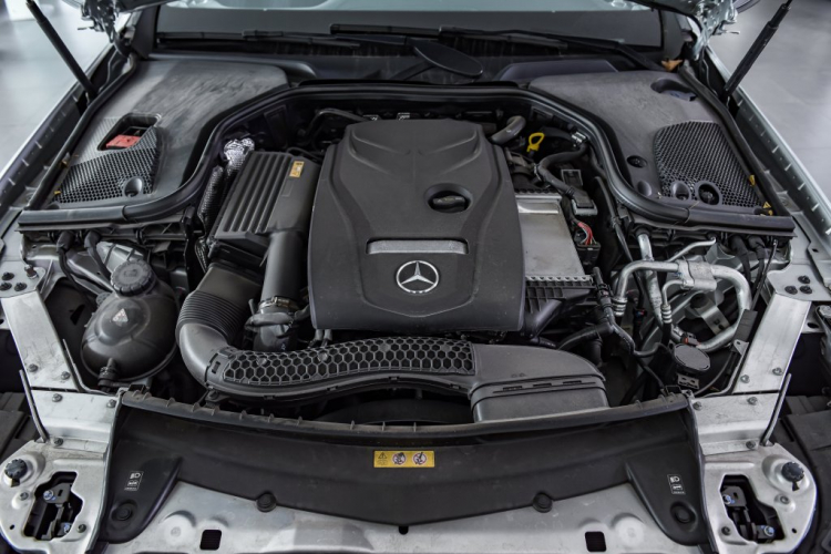 Bán Mercedes E250 2017 cũ, màu Bạc..chính hãng kèm ưu đãi cực sốc