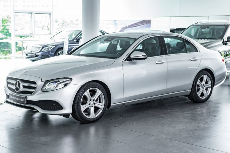 Bán Mercedes E250 2017 cũ, màu Bạc..chính hãng kèm ưu đãi cực sốc