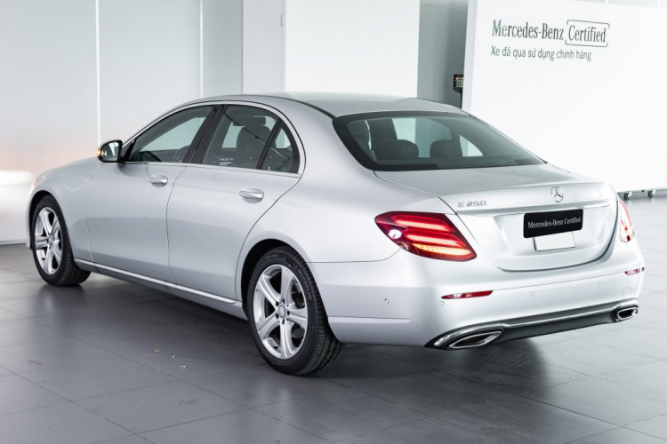 Bán Mercedes E250 2017 cũ, màu Bạc..chính hãng kèm ưu đãi cực sốc