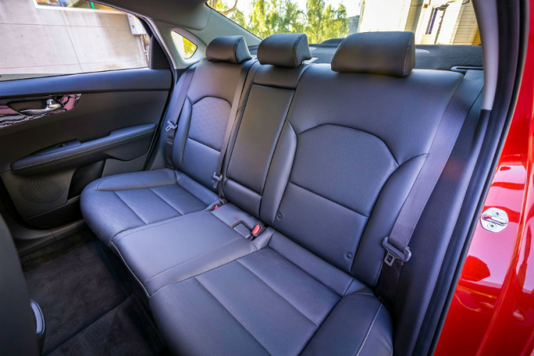 Seatbelt 3 điểm có mắc tiền ko mấy anh?