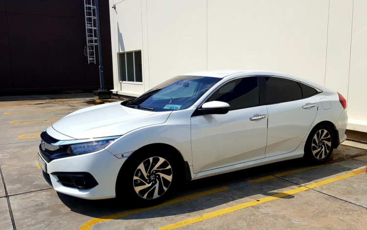 Nên chọn Honda Civic 1.8E mới hay mua xe lướt bản full ?