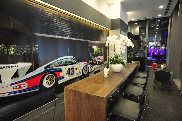Porsche Việt Nam đang trưng bày xe tại toà nhà Landmark 81 đến hết tháng 12/2018