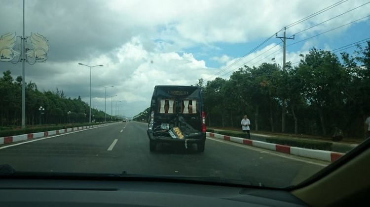 Hoa Mai Limosine gặp nạn