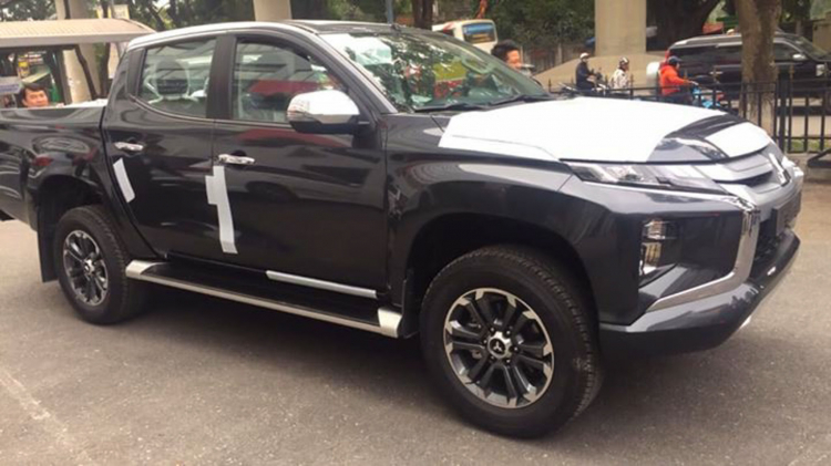 Mitsubishi Triton 4x4 AT 2019 có giá lăn bánh tạm tính là 877 triệu đồng tại Việt Nam