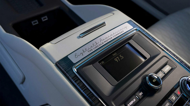 Lincoln giới thiệu Continental Coach Door Edition cửa sau mở ngược theo phong cách Rolls-Royce