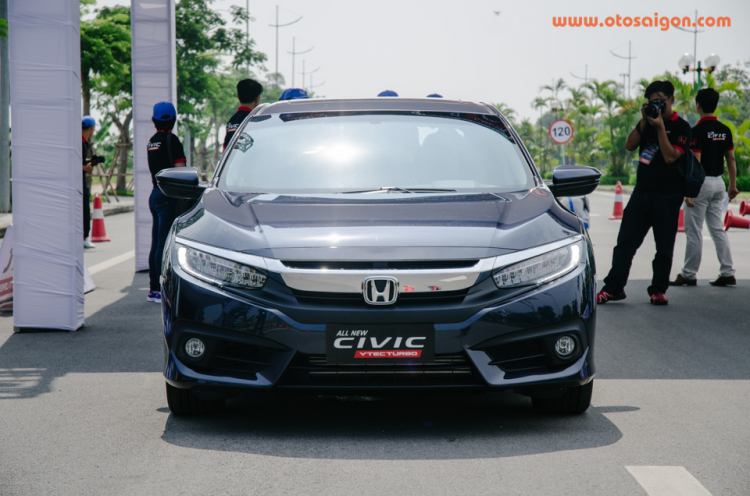 Đánh giá xe Honda Civic 1.8E