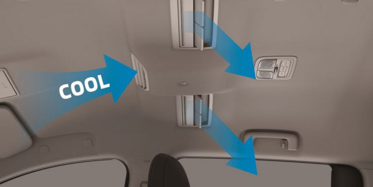 Ảnh thực tế Mitsubishi Triton 2019; có cửa gió điều hòa trên trần cho hàng ghế phía sau