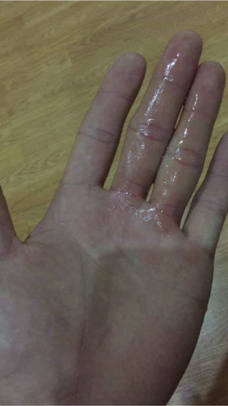 Trong hộp tì tay xe các anh để gì? Trong hộp tì tay xe các anh để gì?