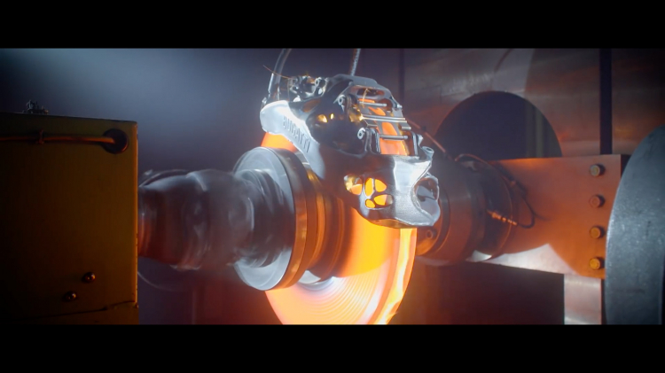 [Video] Xem cùm heo thắng in 3D đầu tiên thế giới của Bugatti hoạt động ở 1000 độ C