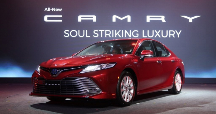 Nên lấy Kia Optima hay Toyota Camry 2.0? Chênh nhau hơn 250tr Nên lấy Kia Optima hay Toyota Camry 2.0? Chênh nhau hơn 250tr