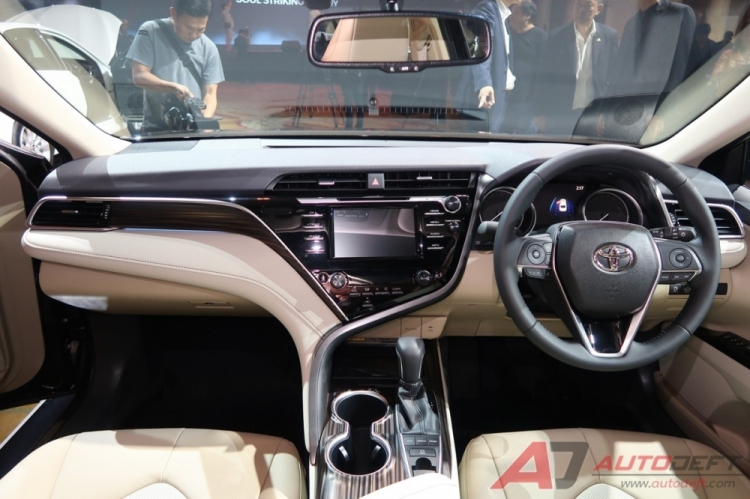 Nên lấy Kia Optima hay Toyota Camry 2.0? Chênh nhau hơn 250tr Nên lấy Kia Optima hay Toyota Camry 2.0? Chênh nhau hơn 250tr