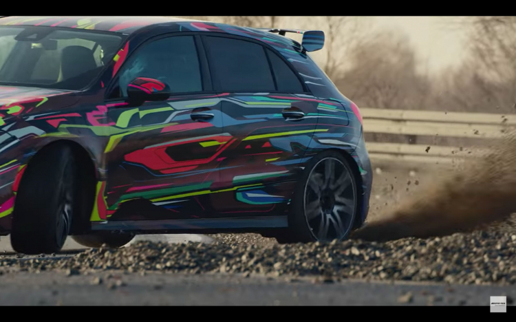 Mercedes-AMG tung video ‘’nhá hàng’’ A45 mới; khoe khả năng drift
