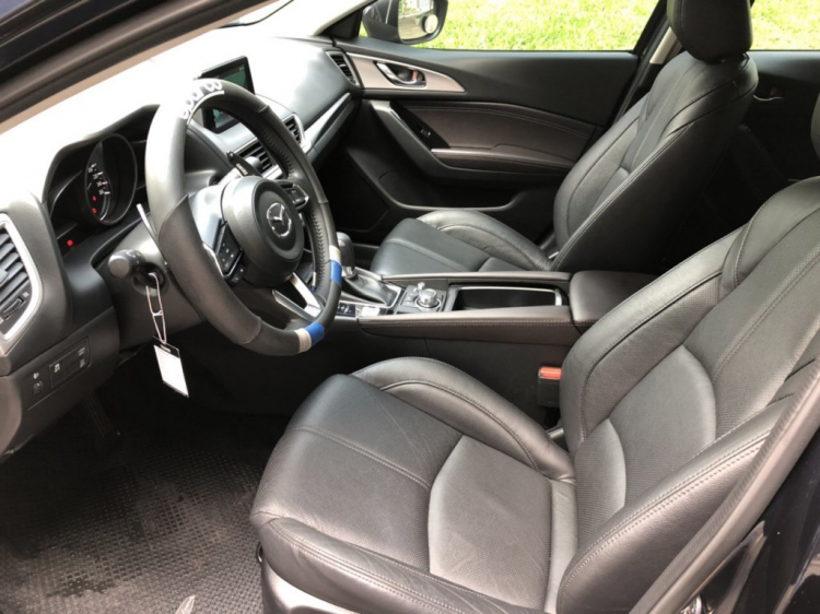 Mazda 3 facelift mua t12/2017 màu xanh đen xe đi lướt đẹp như mới