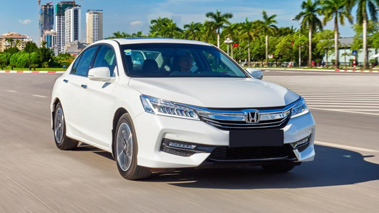 Em nên chọn mua Honda Accord hay VW Passat đây các bác?