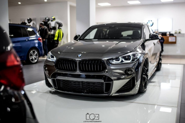 Cho chọn ae chọn xe BMW 320i hay BMW X2 M Sport mới ?